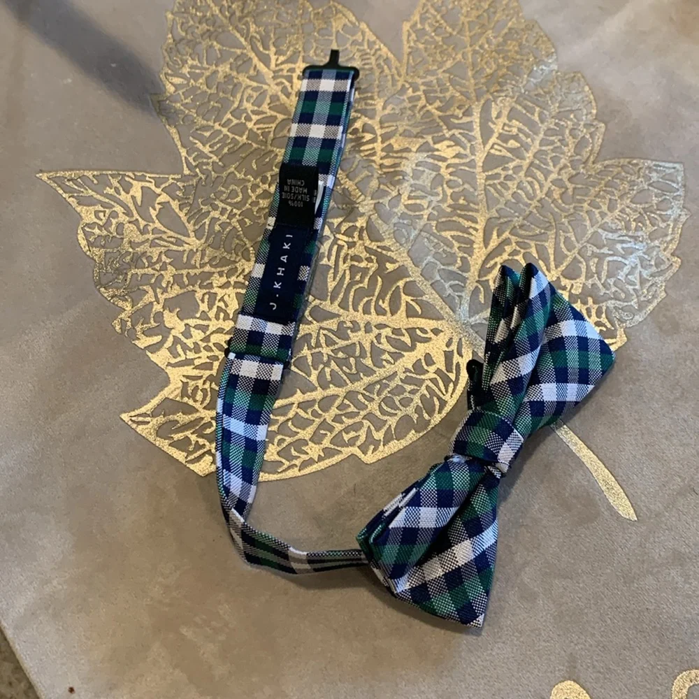 100% silk green plaid bowtie